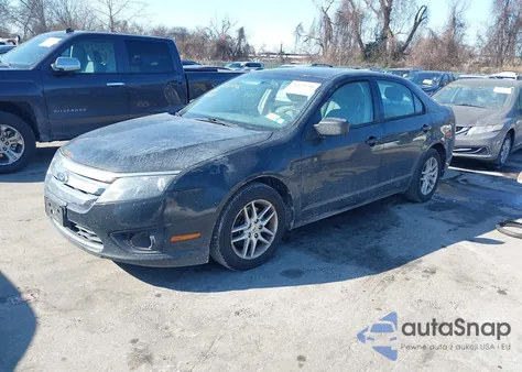 2012 Ford Fusion S z USA, uszkodzony, nr VIN 3FAHP0GA9CR128440